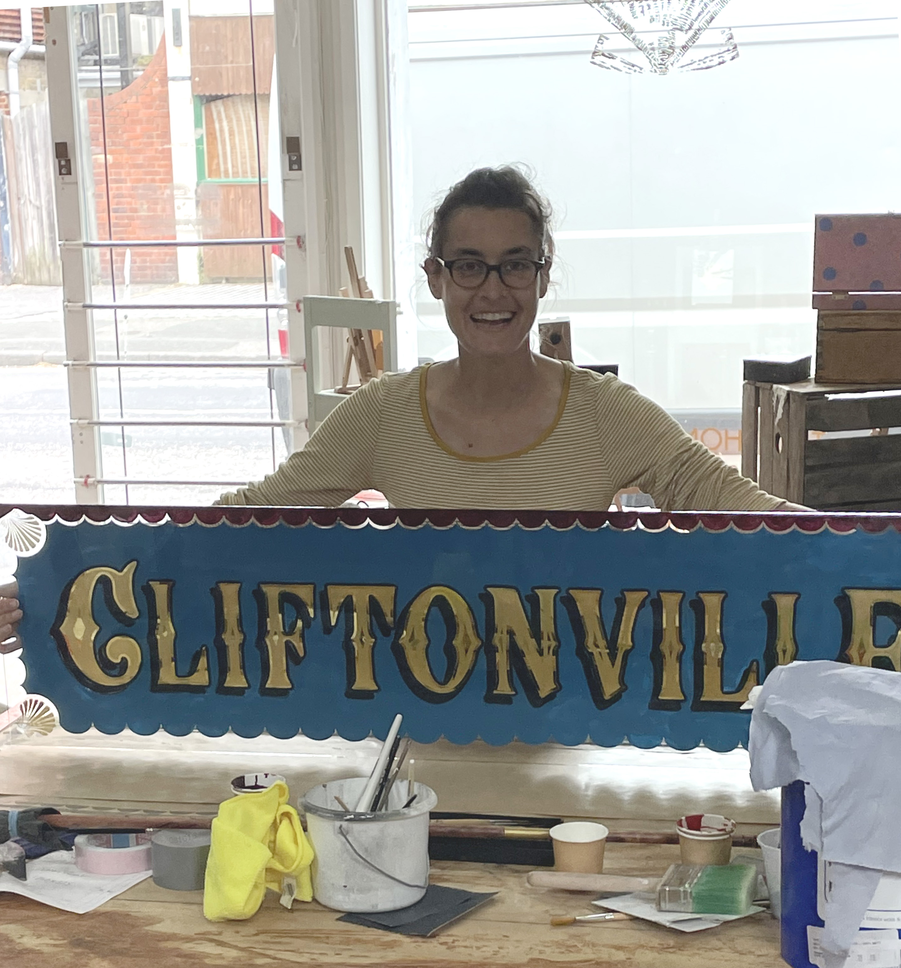 Gift Heirloom signs, Sign Writing Motcomb st, LOVE POP-UPS or PALACES. PAINTING ALL THE GREATEST LONDON SIGNS., 
 Walton Street, art gallery roman lettering signage by Seraina Signs London.