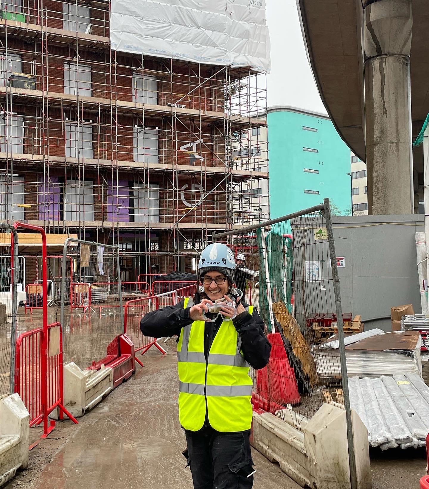 Seraina Sign writers London, Seraina Sign Writer: What is a Traditional Sign writer; What do Sign painters do? What Are Sign Writers Called? What does a Sign writer Do? What Paint do Sign Writers Use? Commercial signs, A traditional London sign writer, producing, painted & gold leaf gilt sign writing. Painting or gilding a retail shop front, restaurant or commercial lettering, Murals. London based Traditional sign painter and mural artist Seraina,