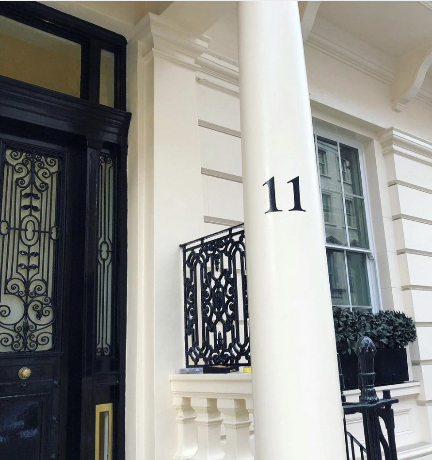Seraina London House Number sign writer hand painted Transoms pillars Traditional Sign painter Chelsea, Kensington, Margate London