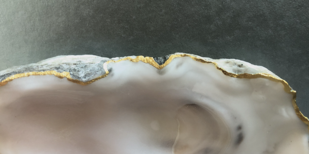 oyster_gold_frame Margate shells perfect gilded gifts Seraina Signs painting dots on wall murals in London's covent Garden