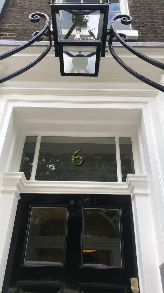 Modern Twist Sign Writing London kent seraina signs 6-Bloomsbury-Sq-NUMBER-WC2-LONDON-PAINTED-lettering-on-glass-002