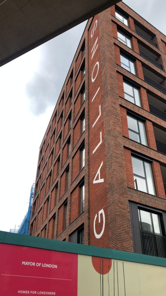 London traditional signwriting, Sign writers near me, signwriting near me, signage companies near me, london signs, signwriting kent, sign makers uk, house builder sign, 