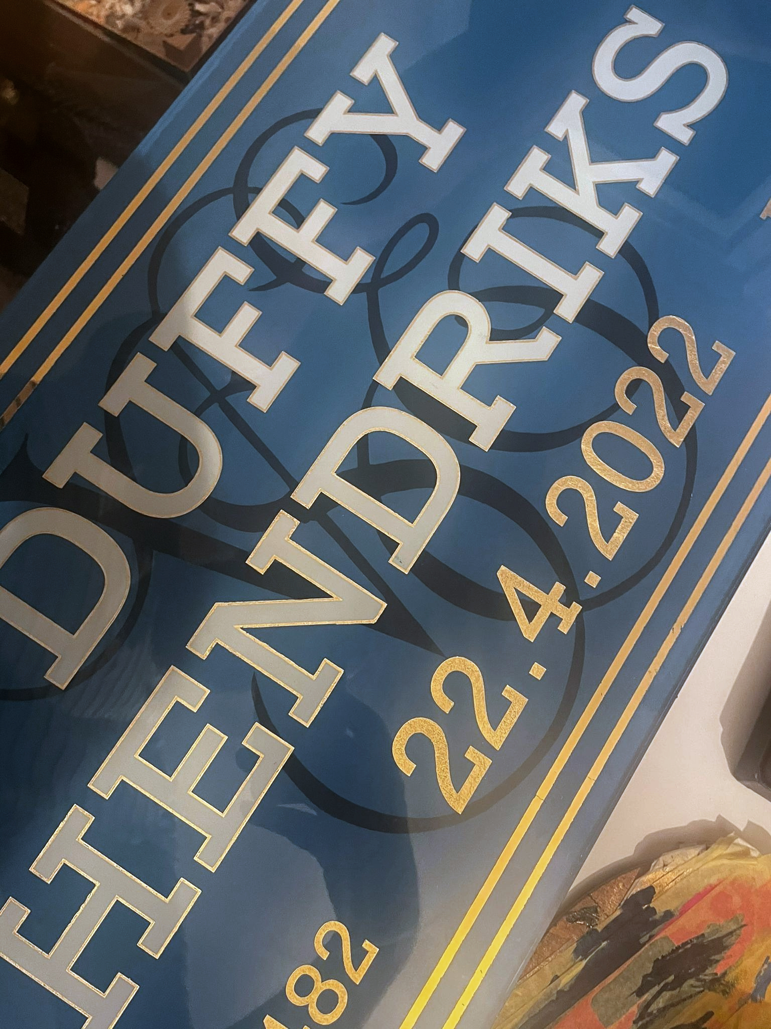 Gold gift signs