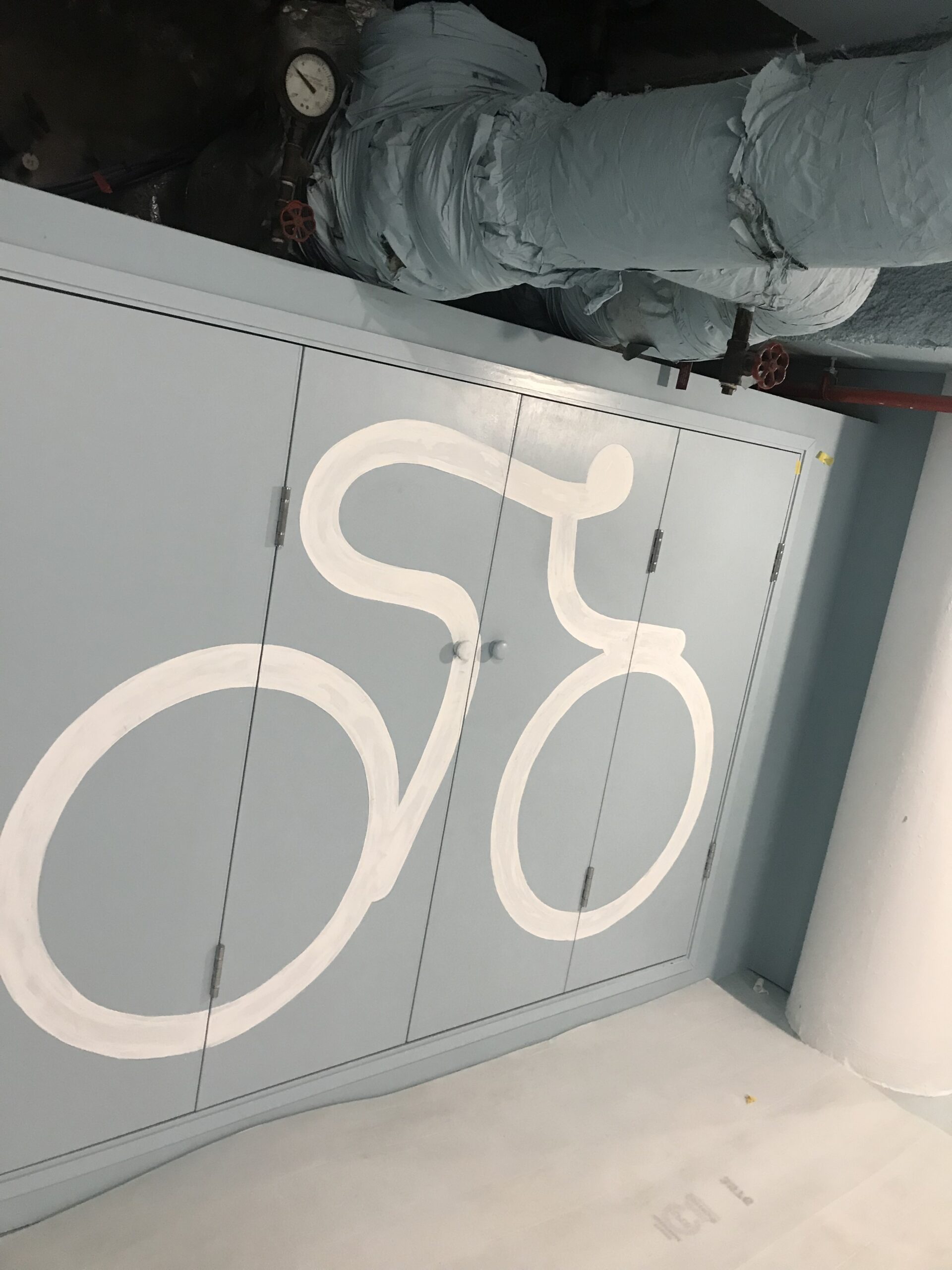 Seraina Sign writers London, Seraina Sign Writer: What is a Traditional Sign writer; What do Sign painters do? What Are Sign Writers Called? What does a Sign writer Do? What Paint do Sign Writers Use? Commercial signs, A traditional London sign writer, producing, painted & gold leaf gilt sign writing. Painting or gilding a retail shop front, restaurant or commercial lettering, Murals. London based sign painter and mural artist