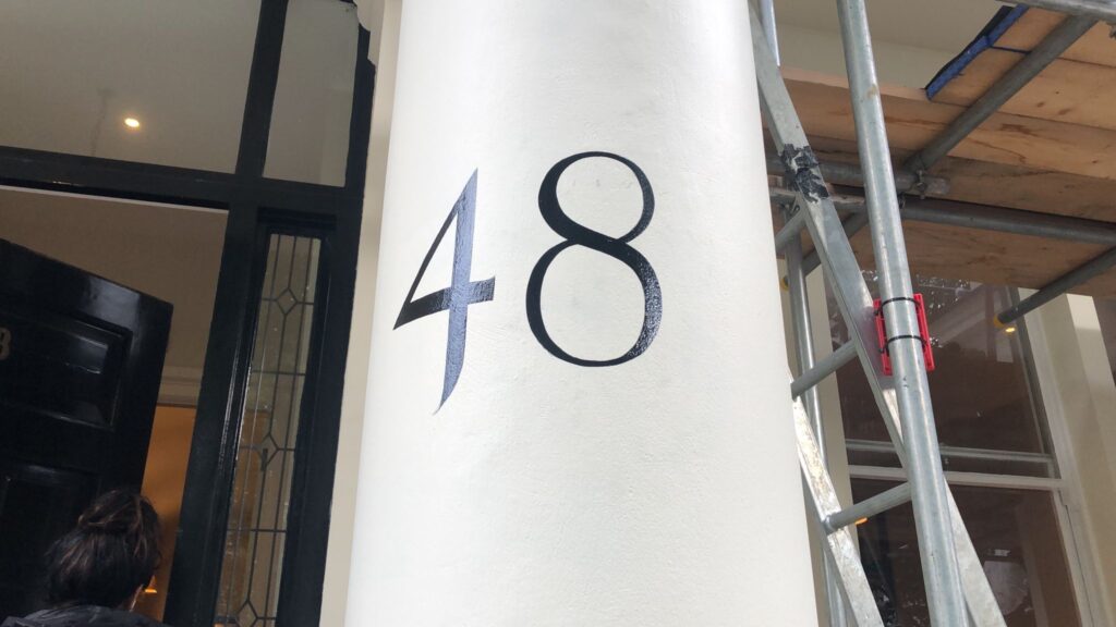 Renowned for Fine gold leaf lettering, on glass, Transom House Numbers gilding. Traditional Numerals for all London inc Dulwich, Clapham, Chelsea, Eaton Square, Pimlico.
