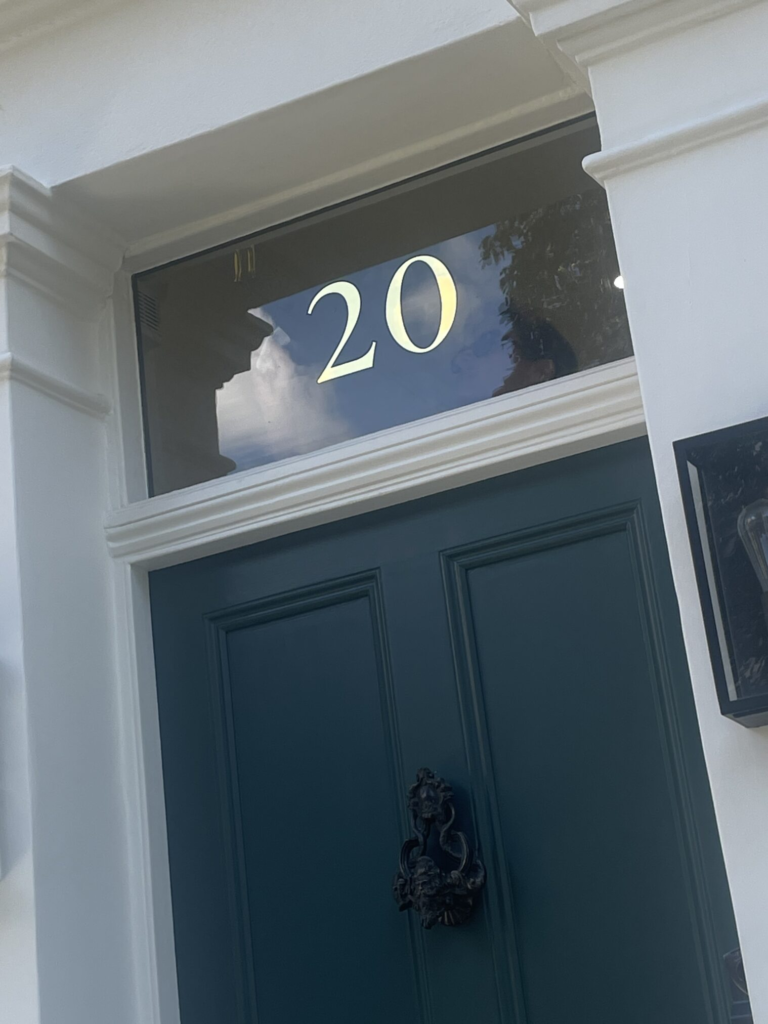 Seraina Sign writers London, Seraina Sign Writer: What is a Traditional Sign writer; What do Sign painters do? What Are Sign Writers Called? What does a Sign writer Do? What Paint do Sign Writers Use?