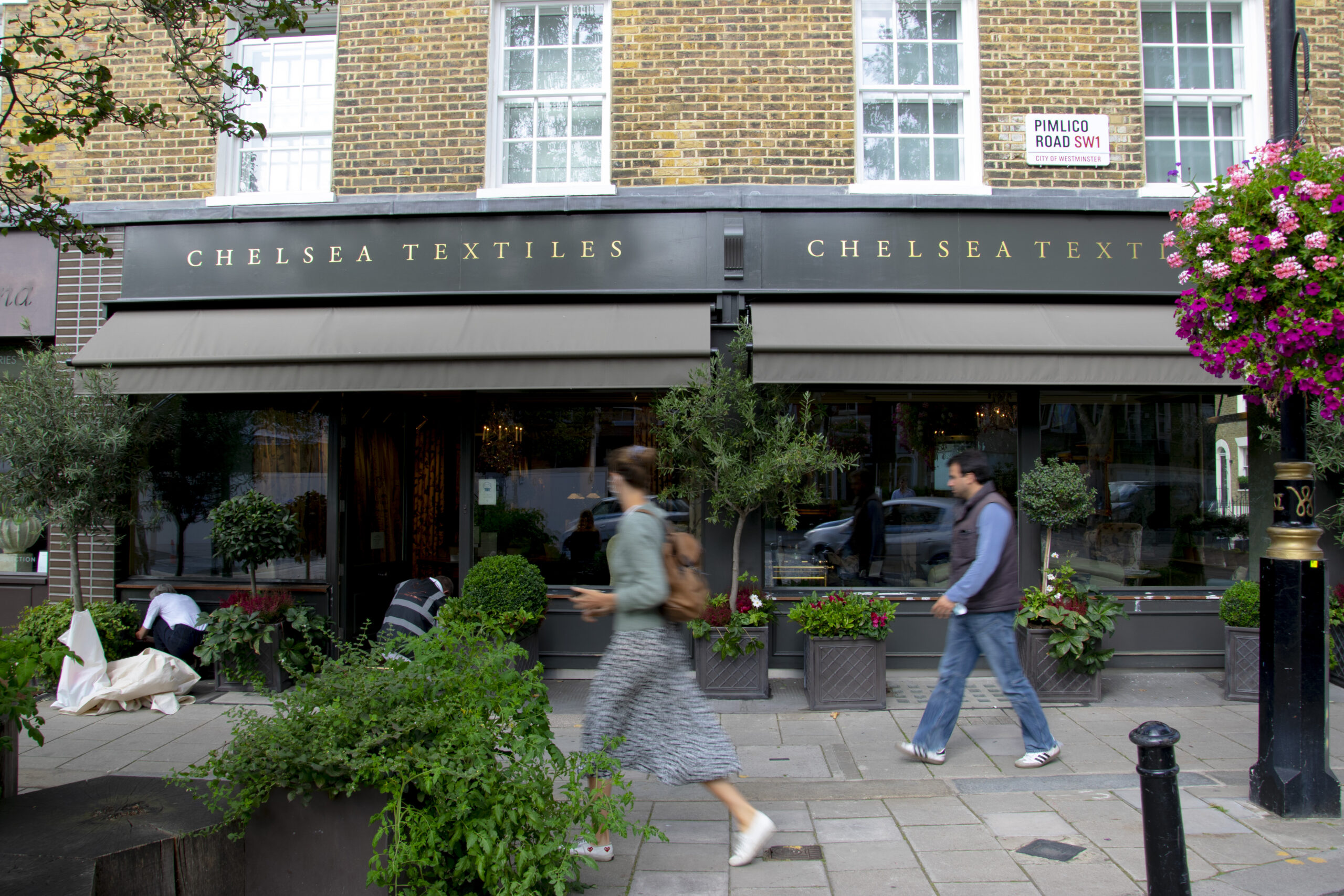 Traditional Roman lettering, Painted Sign Written lettering Pimlico Road, for prestige corporate offices, shops and commercial Seraina Signs.