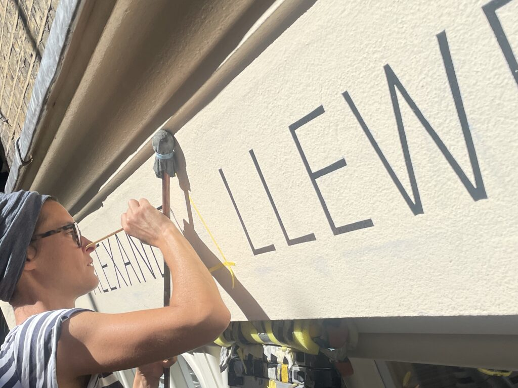 Belgravia shops signs Motcombe Walton Street, art gallery roman lettering signage by Seraina Signs London.