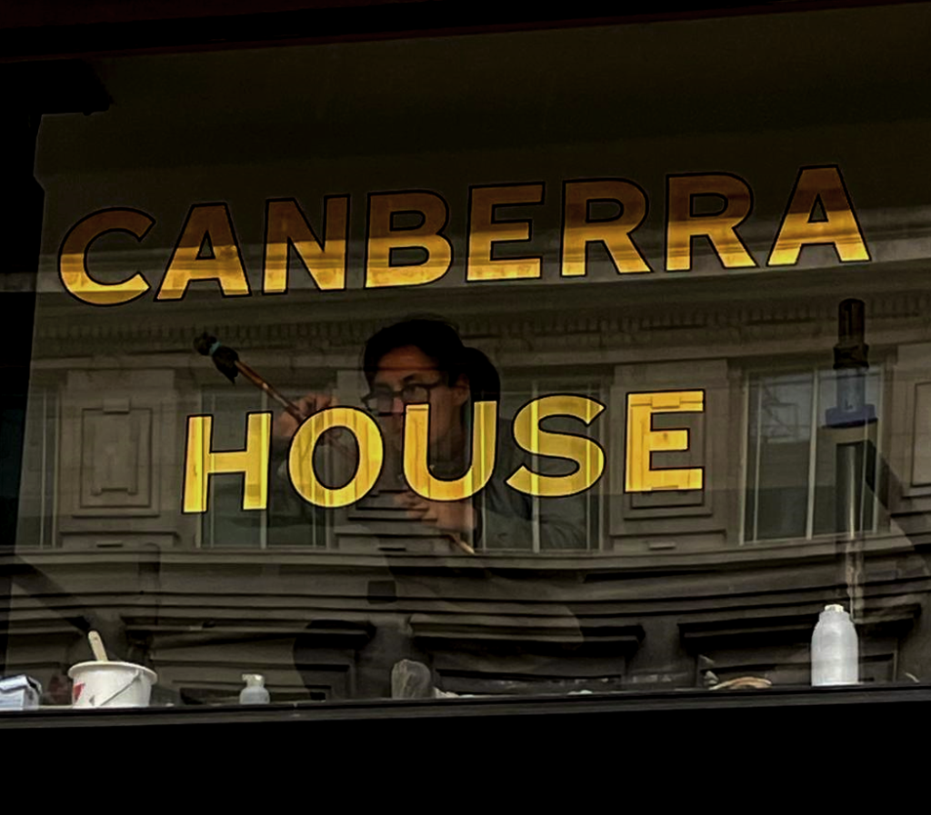 House numbers Painted, Seraina Sign writers Kensington-Chelsea, Seraina gilding lettering on glass in Regent Street London