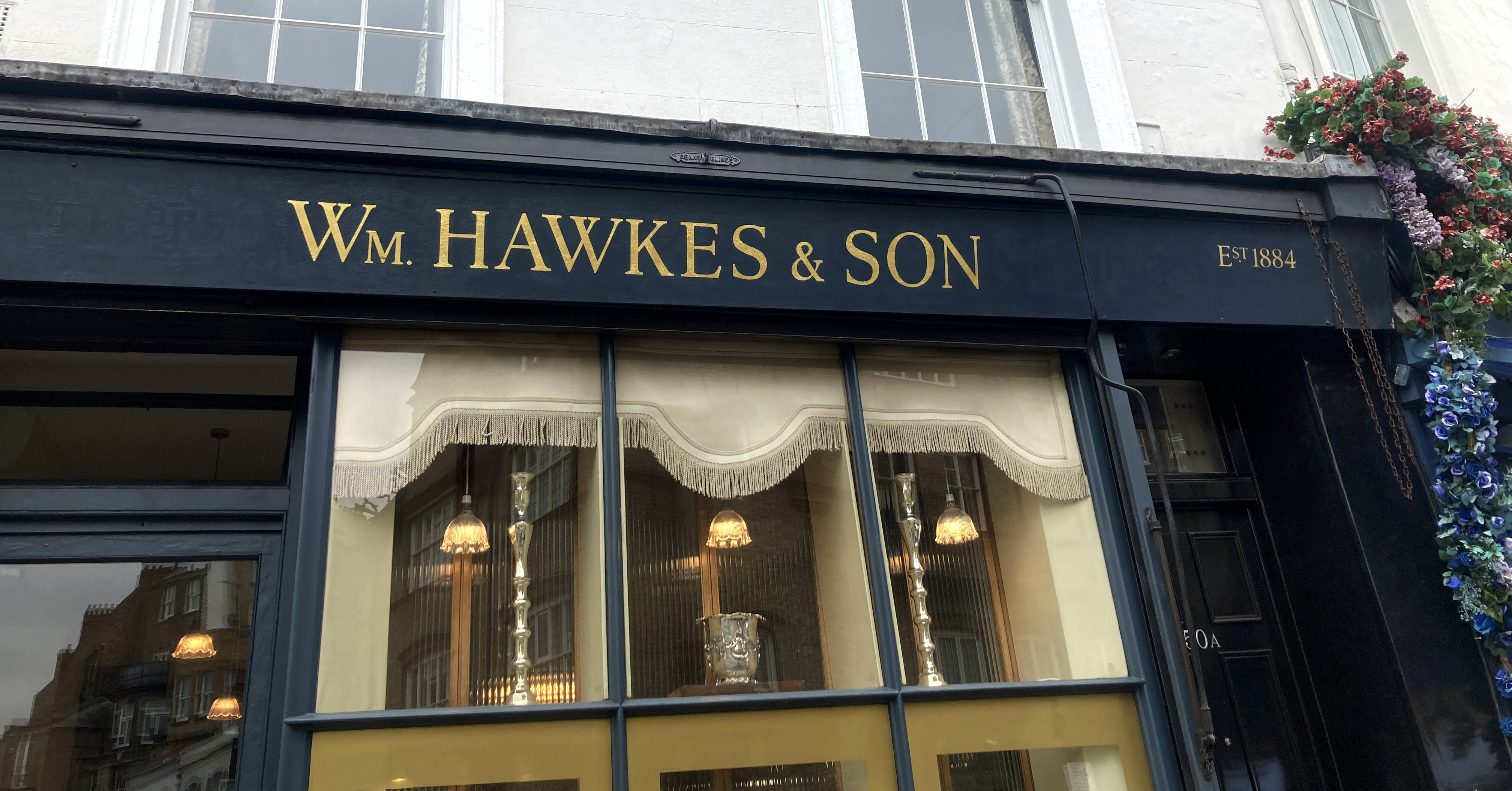 Chelsea Kensington sign writing gilding