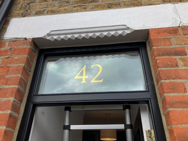 House numbers Painted Seraina Sign writers Kensington-Chelsea,