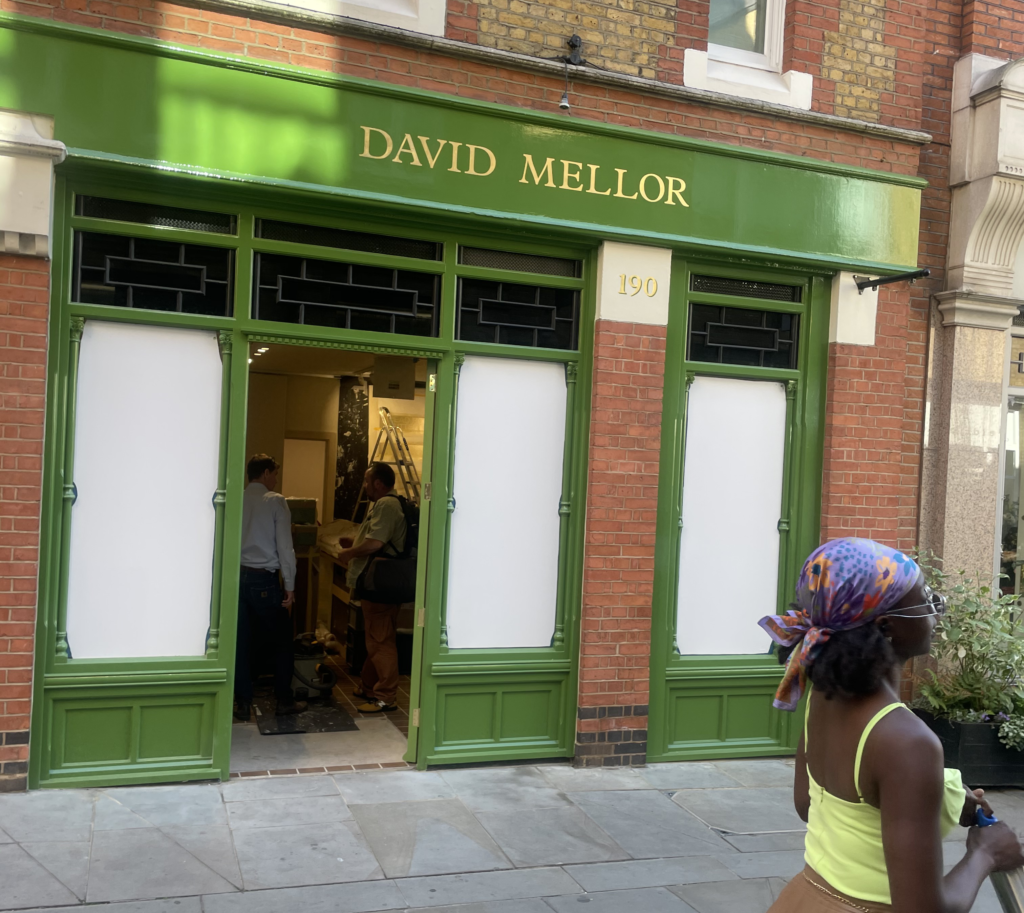 sign writer Chelsea, Kensington Knightsbridge, mayfair, Fulham, putney