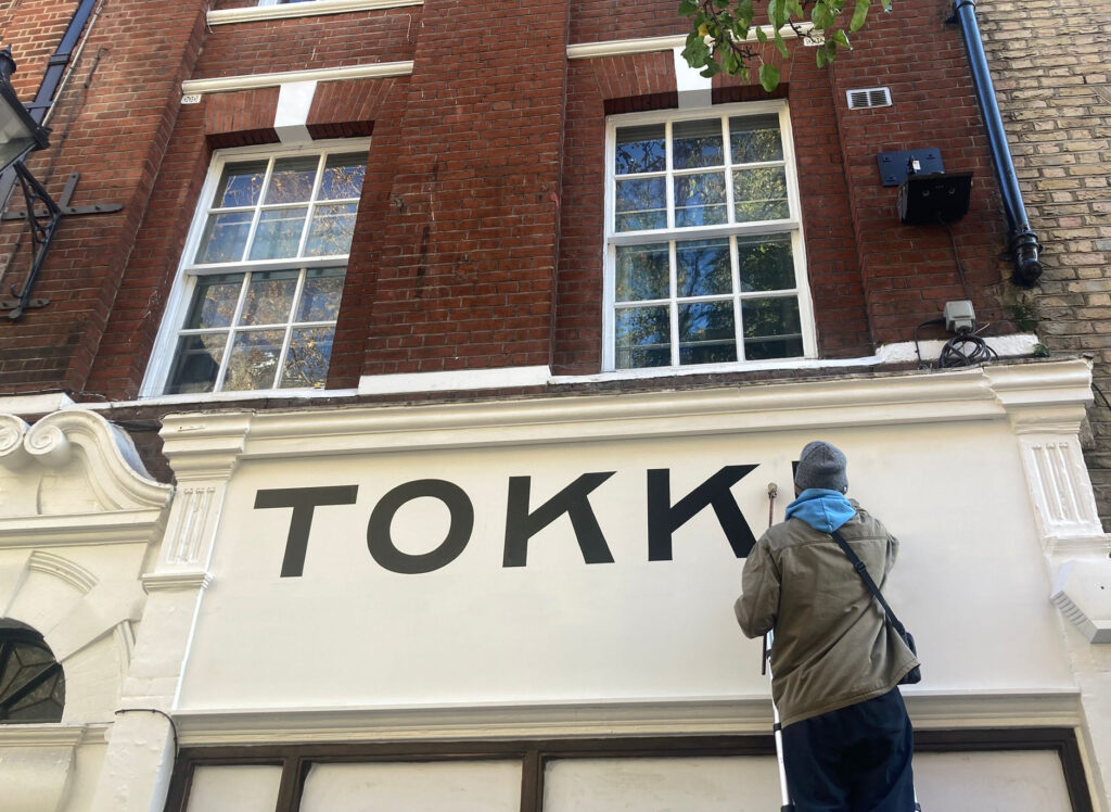 Tokkia signwriting by Seraina Baumgartner and Nick Garrett
