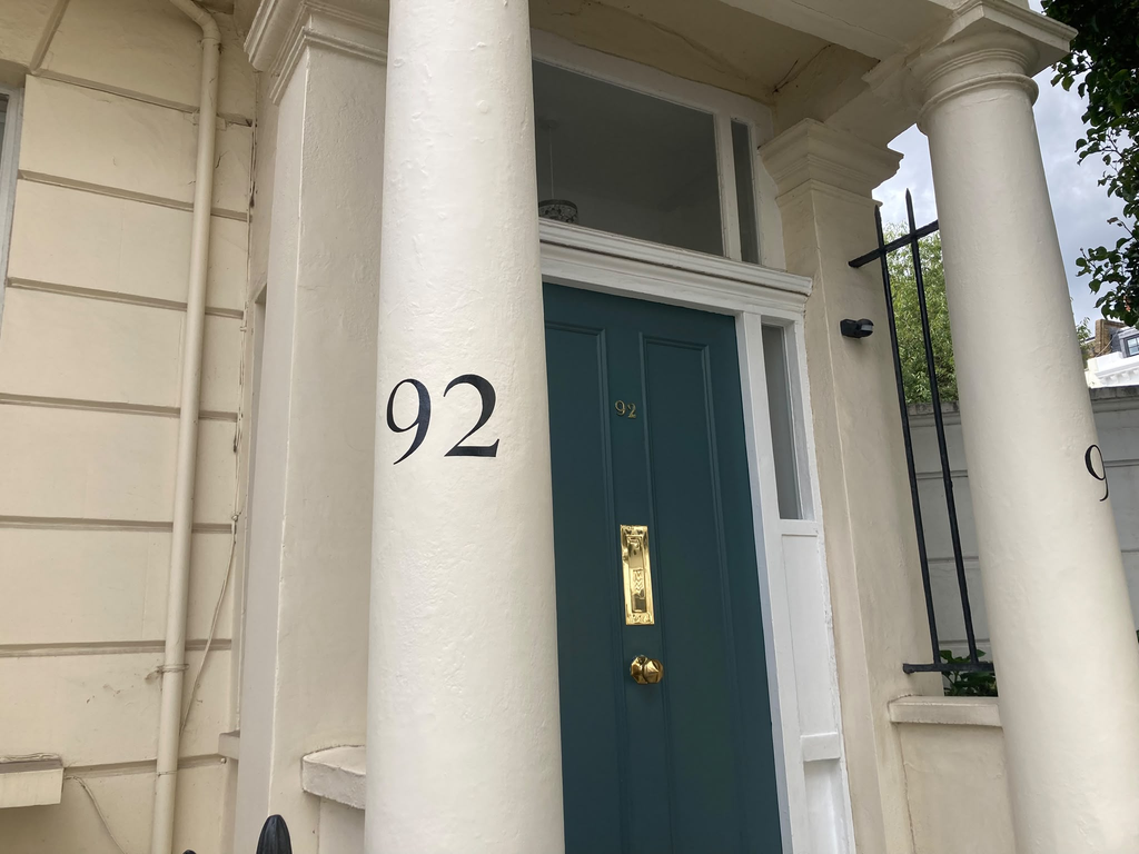 House numbers, & titles. SW1W signwriting., Seraina Traditional sign writer of London