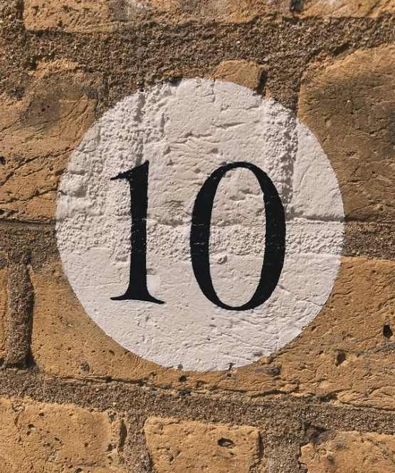 dEAL HOUSE NUMBERS PAINTED BY sERAINA sIGNS mARGATE.